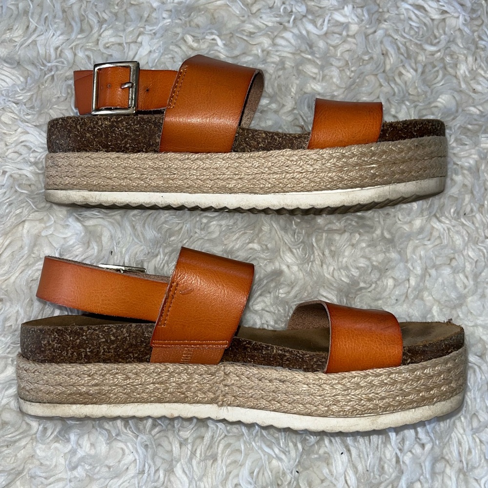 Leather platform sandals